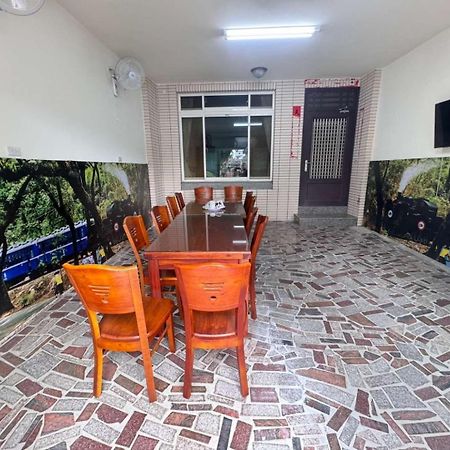 Plum Inn 1 Джиджи Екстериор снимка