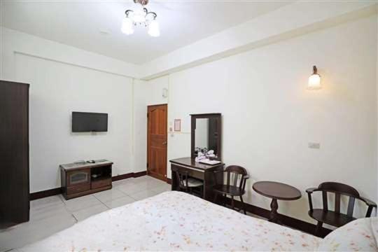 Plum Inn 1 Джиджи Екстериор снимка