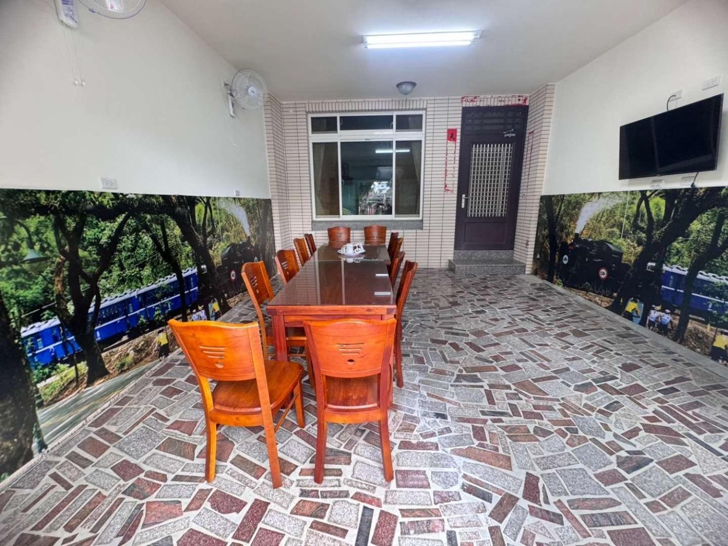 Plum Inn 1 Джиджи Екстериор снимка